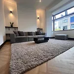 The 145 House In Swansea City Centre, Train, Beach, Mumbles, Gower